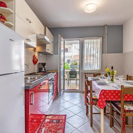 3 Bedroom Stunning In Apartment *