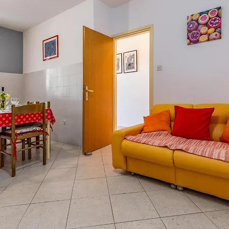Apartment 3 Bedroom Stunning In Rovinj