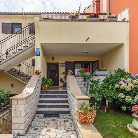 Apartment 3 Bedroom Stunning In