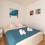 3 Bedroom Stunning In *