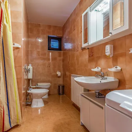 3 Bedroom Stunning In Appartement *