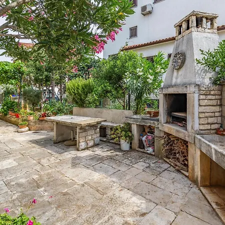 Nice Apartment In Rovinj With Wifi Apartmán *