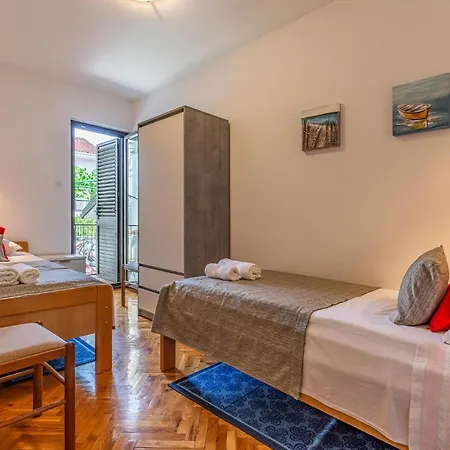 Apartment 3 Bedroom Stunning In