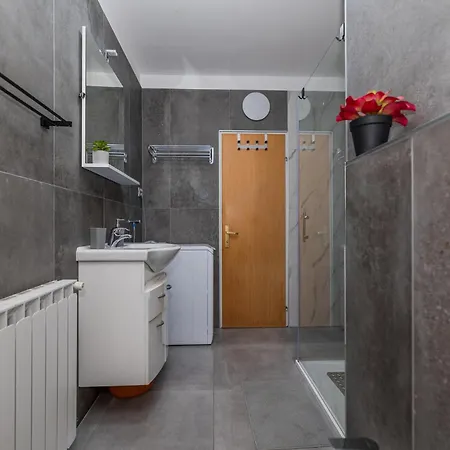 Nice Apartment In Rovinj With Wifi Apartment *