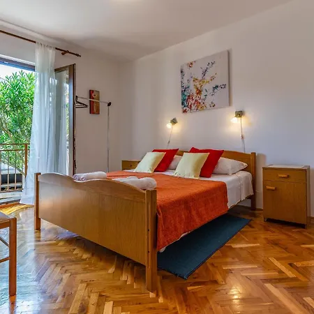 3 Bedroom Stunning In Apartment Rovinj